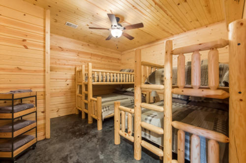 Lower level bunk room (sleeps 6)